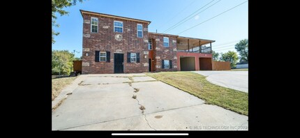 Building Photo - Huge Home Minutes from Downtown Tulsa