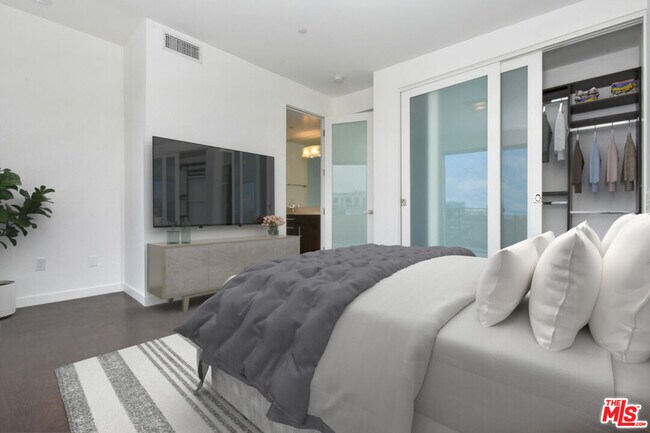 Building Photo - 11610 Ohio Ave