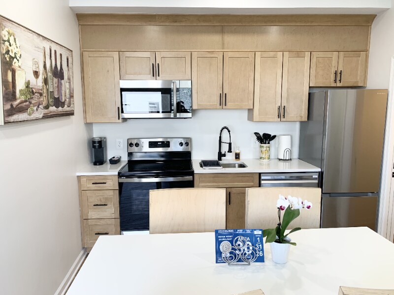 Building Photo - 1600 S Charles St