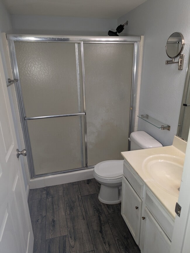 Building Photo - Unit 1006