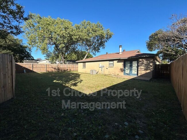 Building Photo - 625 Edwards Dr