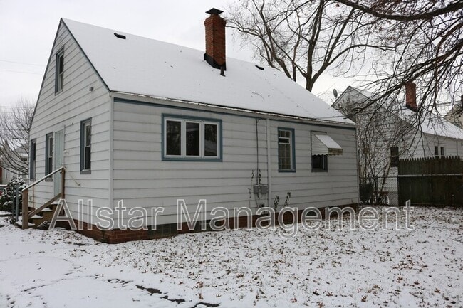 Building Photo - 740 E 254th St