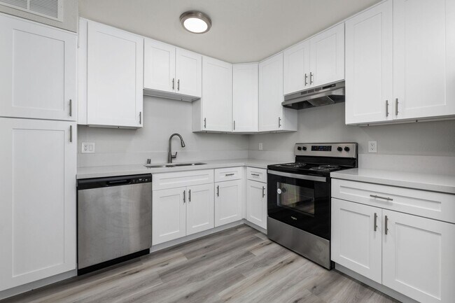 Building Photo - CITY HEIGHTS LOVELY 2 BD, 2 BA, RENOVATED. CLOSE TO YMCA, SCHOOLS