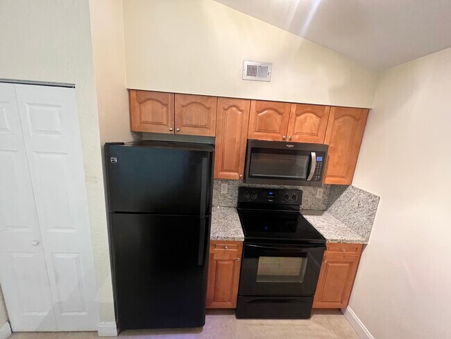 Building Photo - 2803 N Oakland Forest Dr