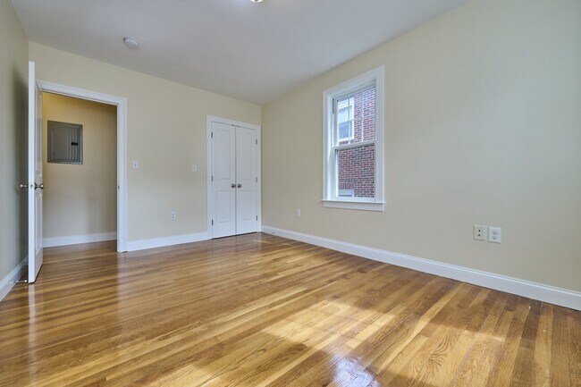 Building Photo - 17 Charlemont St