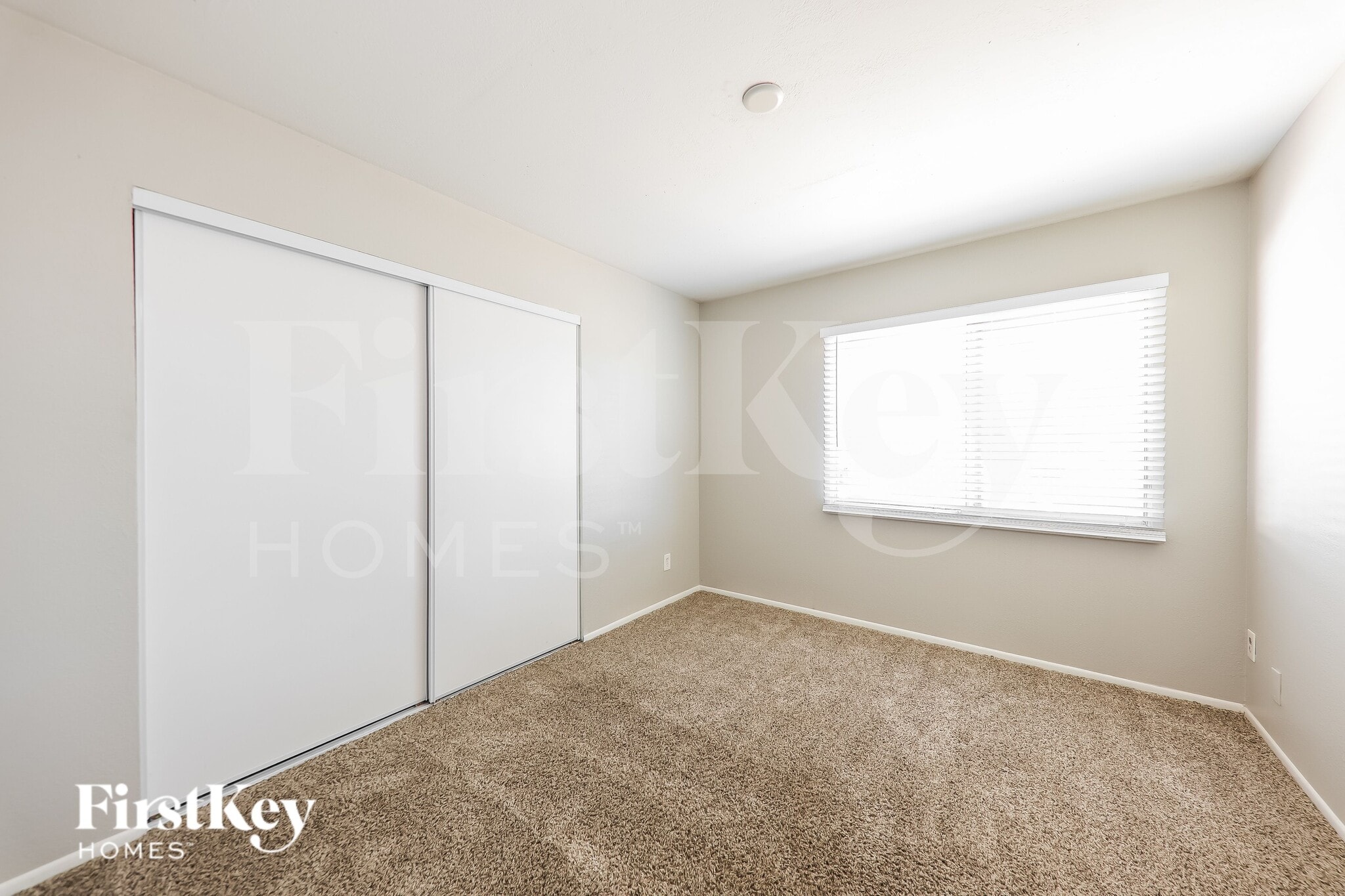 Building Photo - 14016 N 33rd Dr