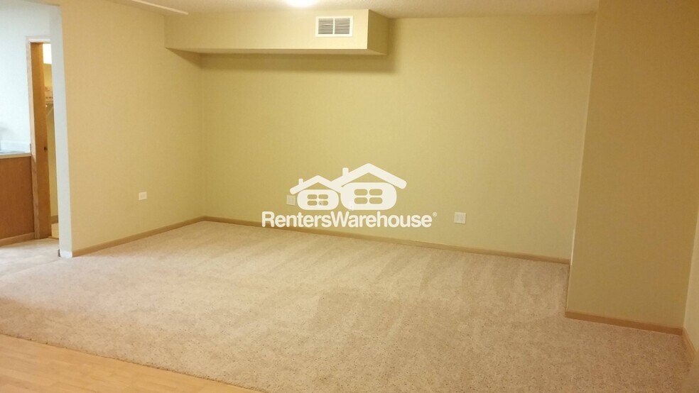 Building Photo - 127 S Cedar St