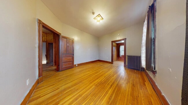 Building Photo - Huge House with Garage!