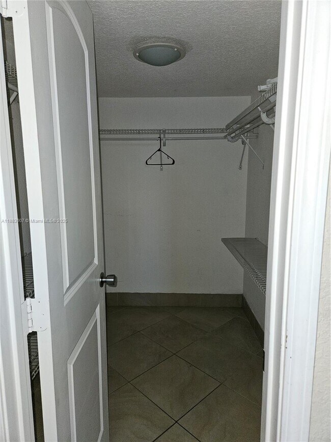 Building Photo - 10000 NW 80th Ct