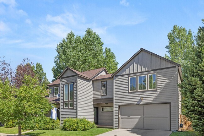 Building Photo - 528 Lake Ct