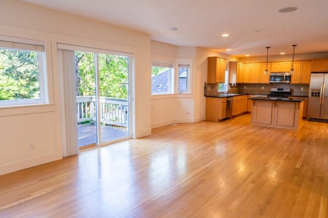 Building Photo - 4bd/2.5ba Seattle Home