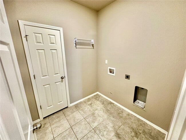 Building Photo - 433 North Drewrys Bluff Drive