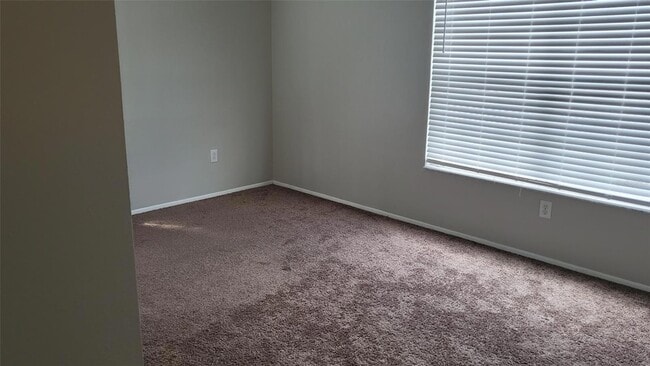 Building Photo - 721 Kensington Lake Cir