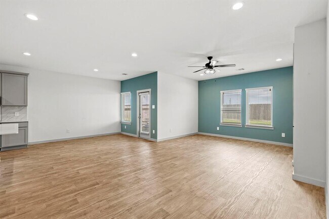 Building Photo - 207 William Ln