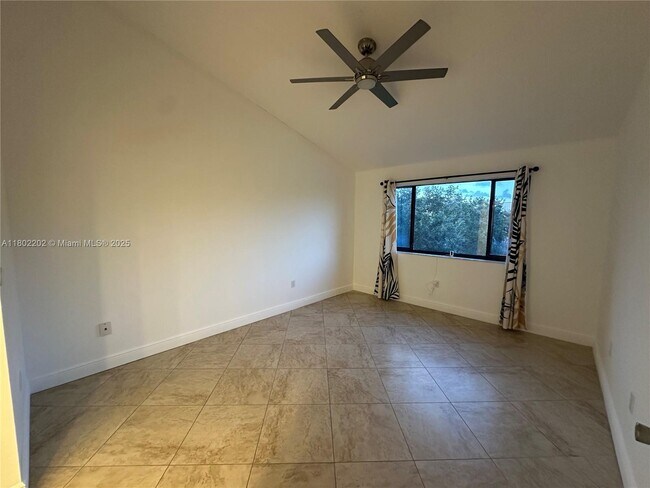 Building Photo - 15489 N Miami Lakeway