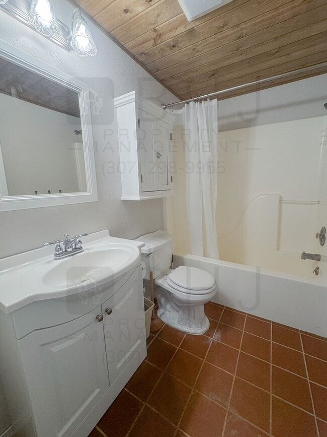 Building Photo - 4 BEDROOM / 2 BATH HOME IN SCSD1!