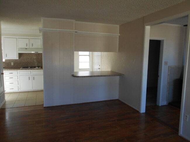 Building Photo - 3/1 Brick home on corner lot in Shallowater