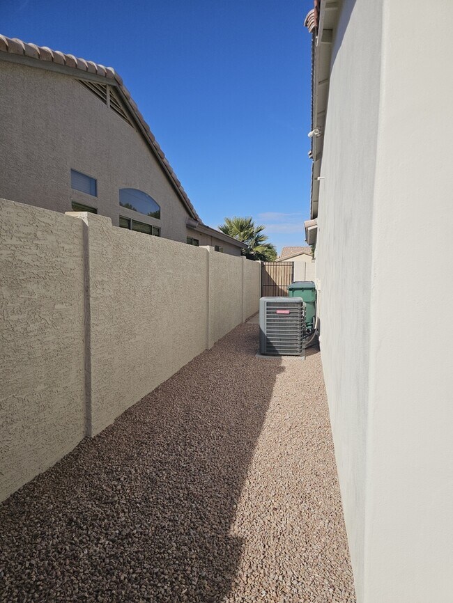 Building Photo - 1701 E Kramer St