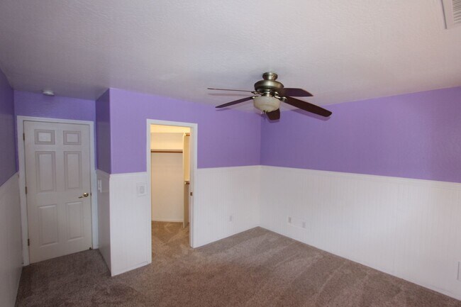Building Photo - 2100 N Timberline Rd