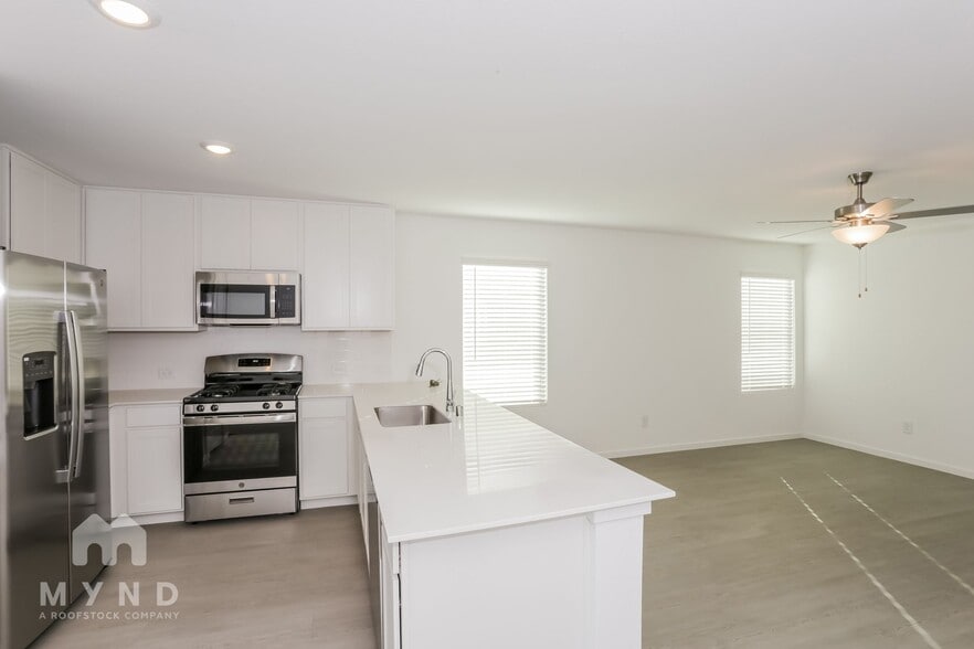 Building Photo - 2761 Mistwood Dr