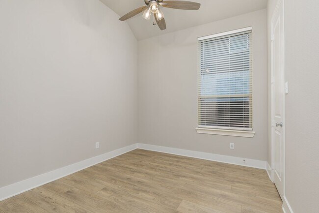 Building Photo - 1829 Leo Dr