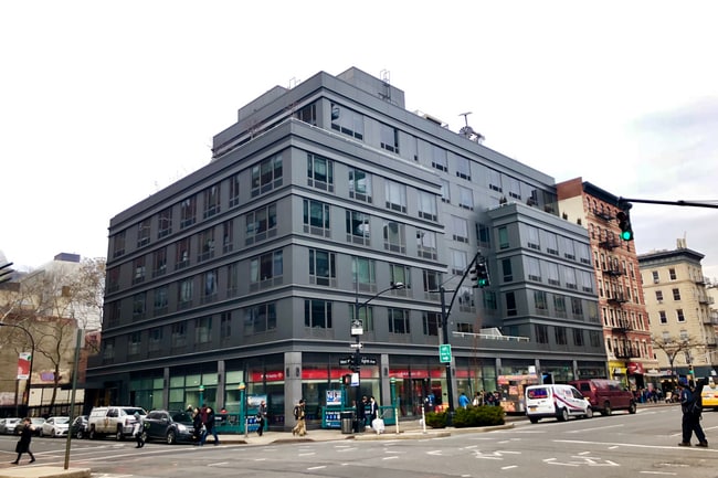Building Photo - 305 W 16th St