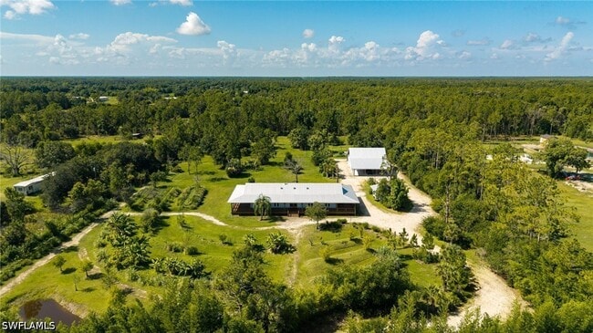 Building Photo - 828 Sanctuary Rd W