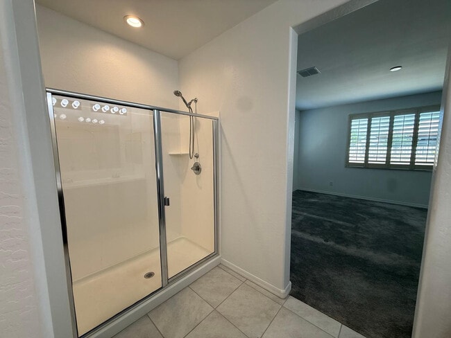 Building Photo - 15744 W Jefferson St