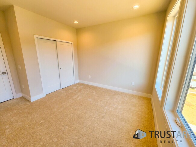 Building Photo - 3 bed/2bath condo house in Fishtown