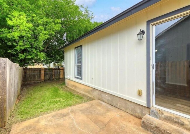 Building Photo - 2132 Andover Dr