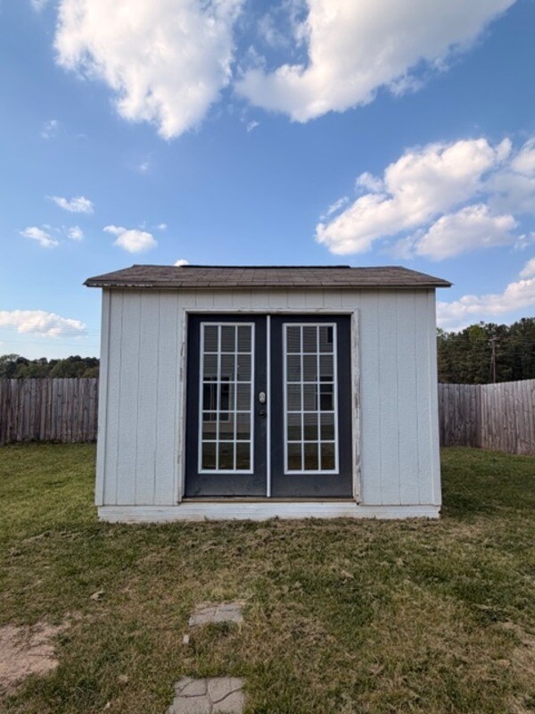 Building Photo - 925 Turkey Berry Ln