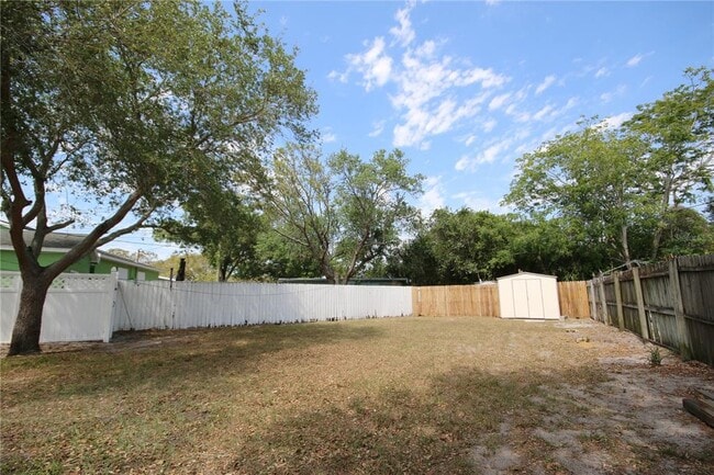 Building Photo - 1415 Hamlet Ave