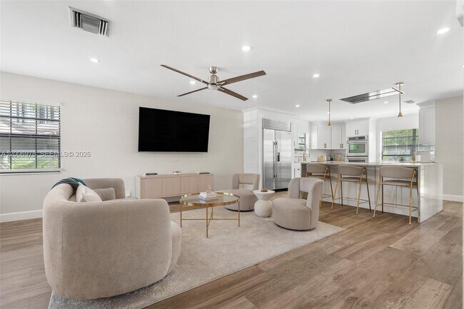 Building Photo - 9161 Vineyard Lake Dr