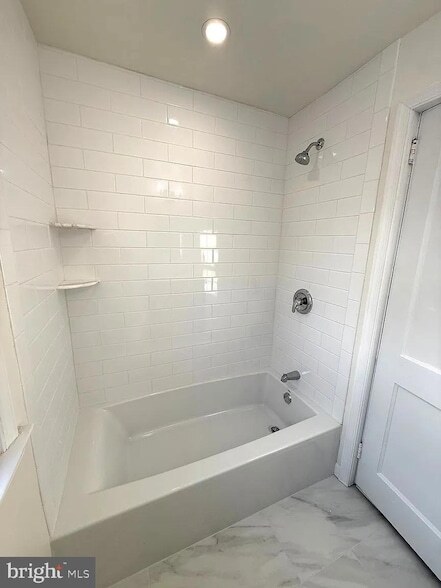 Building Photo - 46 Wayfield Rd