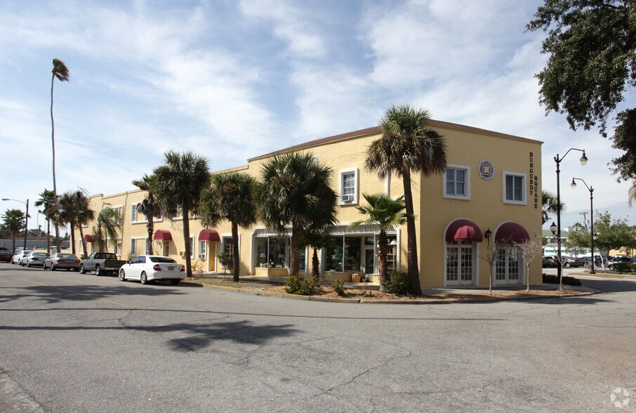 Building Photo - Burgundy Square