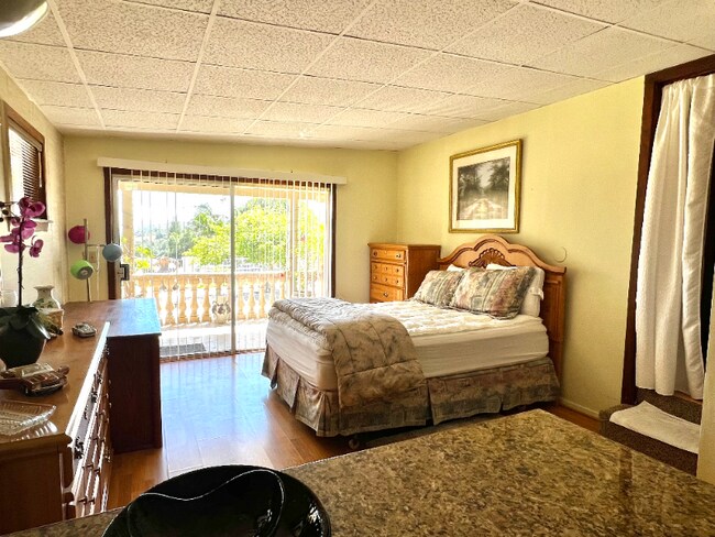 Building Photo - 3708 Linda Vista Dr