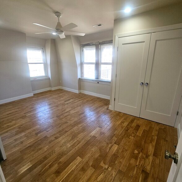 Building Photo - 333 S 21st St