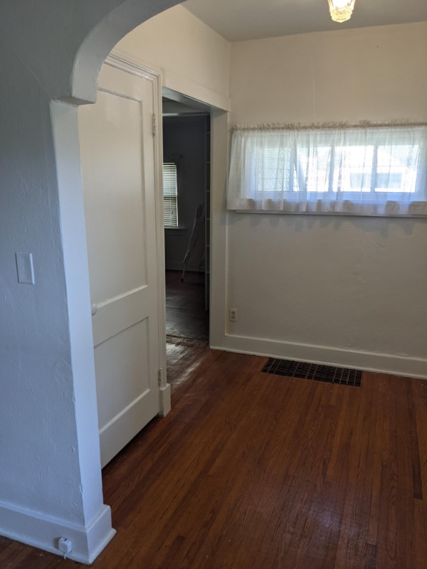 Building Photo - 613 Rundell St