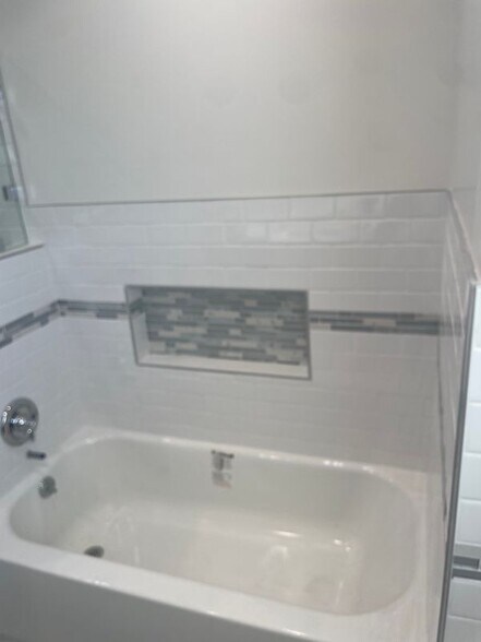 Building Photo - 1067 W 83rd St