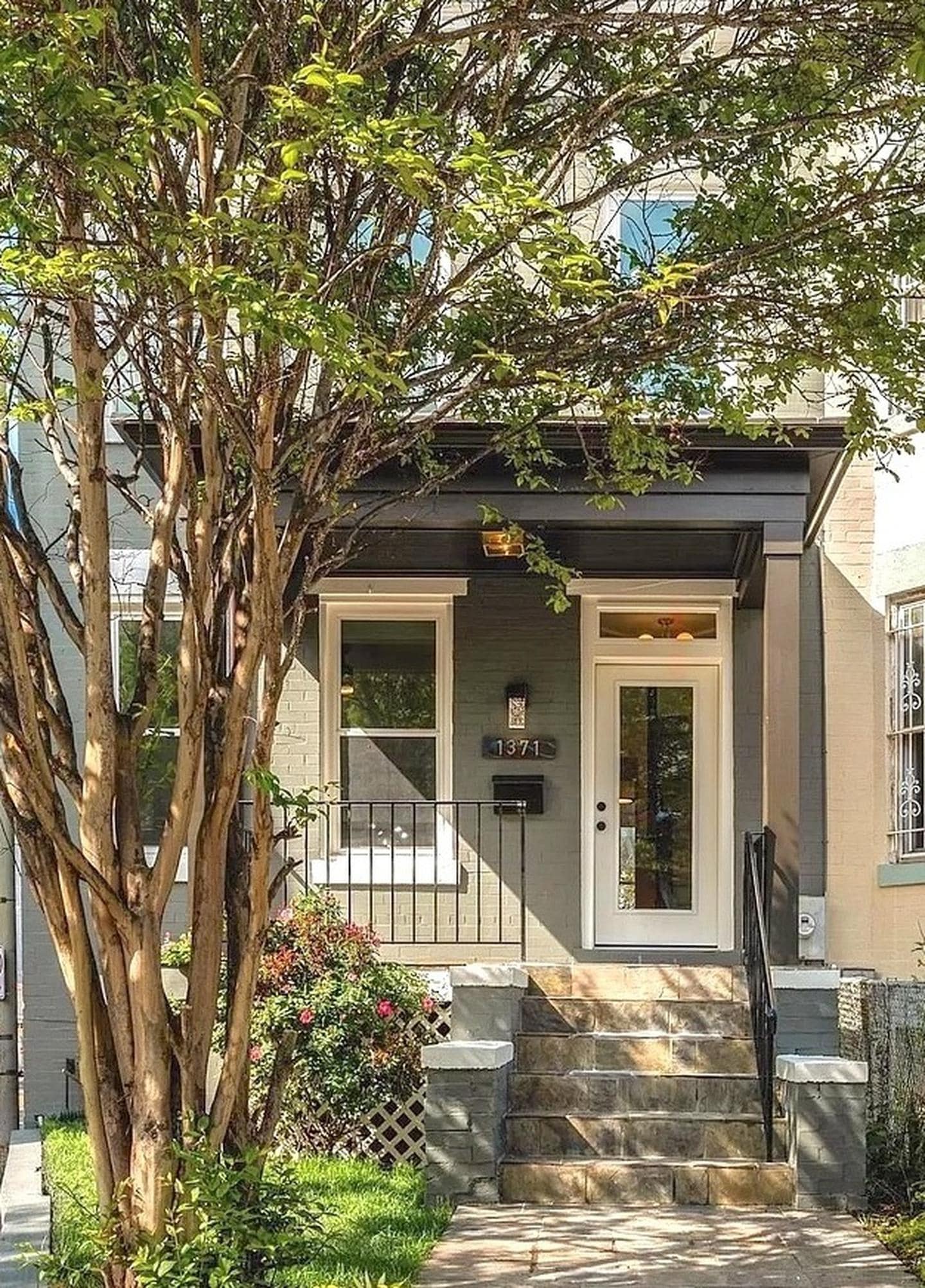 Building Photo - Charming & Spacious Row Home for Rent in V...