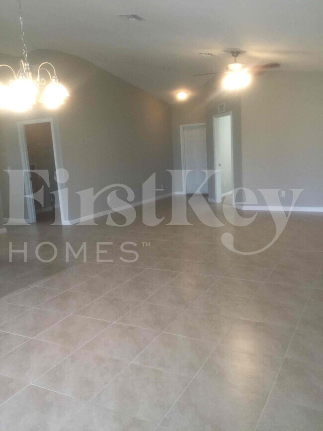 Building Photo - 3549 SW Rosardo St