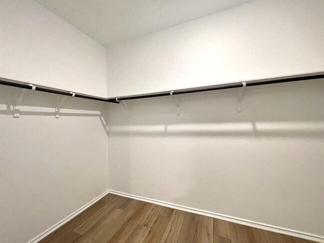 Building Photo - 433 Sebring Cir