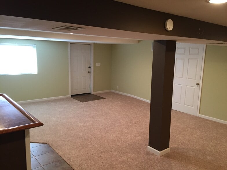 Building Photo - 3719 Clearview Dr