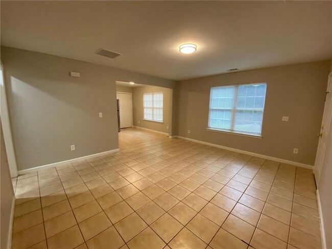 Building Photo - 130 River Pointe Ct SW