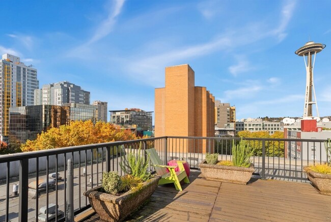 Building Photo - Beautiful condo w/garage space in desirable Belltown! Available 6/10/2026!