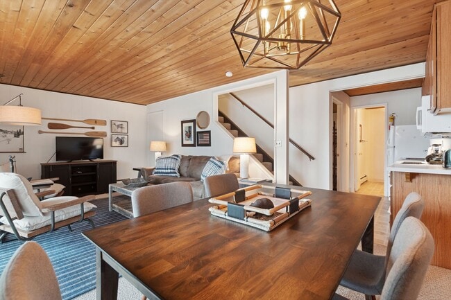 Building Photo - 1 bedroom, 1 bath condo on Whitefish Lake