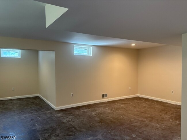 Building Photo - 312 Winding Hill Dr