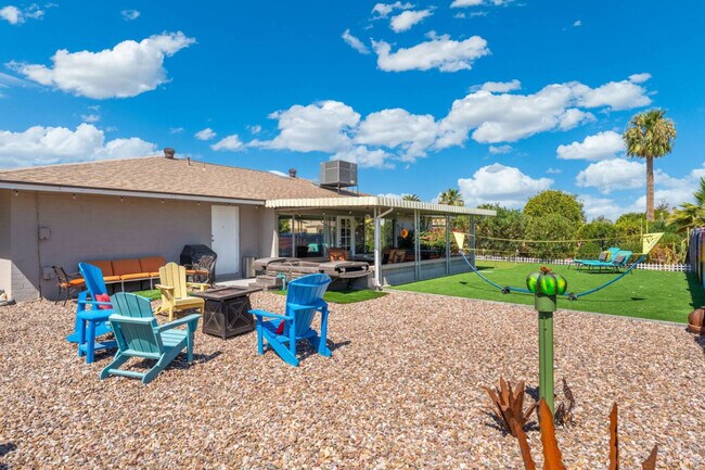 Building Photo - 11031 W Cumberland Dr