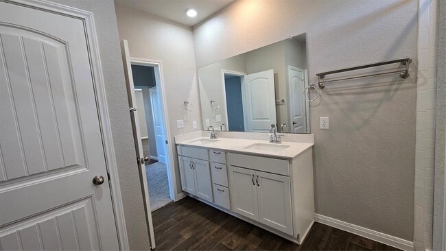 Building Photo - 313 Charles Trl