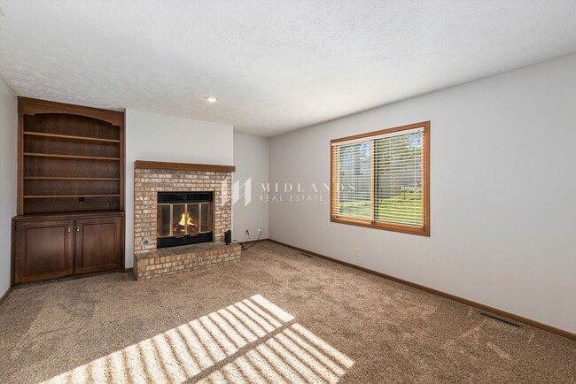 Building Photo - Marvelous Omaha Home